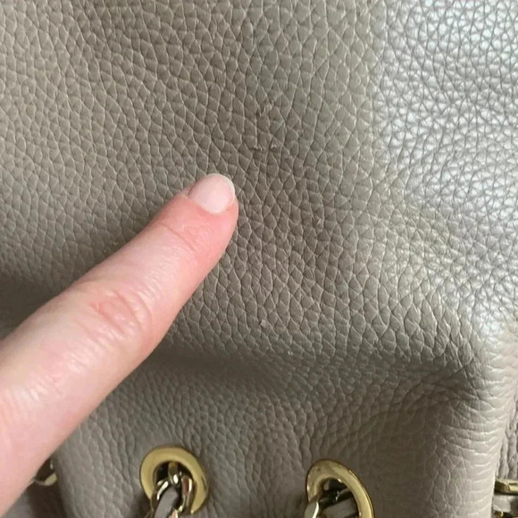 Michael Kors crossbody chain drawstring  bucket bag neutral putty color - Picture 7 of 9